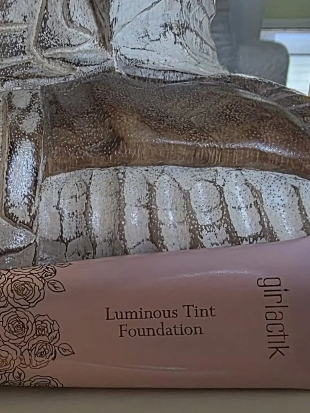 Girlactik 2-in-1 Luminous Tint Foundation in F2 Light